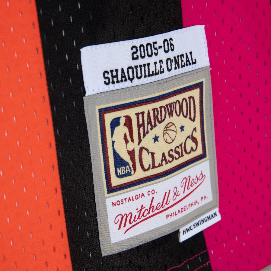 NBA JZ8F027556 miami heat shaquille o\'neal pink/black hardwood classics fadeaway swingman фланелка
